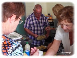 Les cuisiniers en action - Photo : Eric BIGORNE